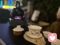 🌵情绪，是我们对外界事件的一种真实反应。

🌵情绪和我们的需求紧密相连，
每次情绪的起伏，
都可能是我们内心深处某种愿望或不满的信号。

🌵尽管有些情绪好像是“坏的”或“危险的”，
但它们实际上传递着关于我们周围世界的重要信息。
它们告诉我们需要采取行动，无论是保护自己，还是追求我们的梦想。配图