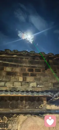 其实好多事，我都介意。
只是习惯了笑着说没关系，假装大度，假装无所谓。
后来才懂，委屈自己，换不来珍惜。配图