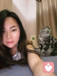 人生最高级的格局，从来不是赢过别人，而是慢慢接纳自己。接纳自己的不完美，接纳性格里的敏感与软肋，接纳努力过后依然有遗憾的结局；接纳有些人注定只能陪你一程，接纳世事无常、聚散不由人，接纳得失相伴、苦乐共生。
 
人这一生，真正的成熟，是不再和生活较劲、不再和自己为难。允许自己有低谷，允许情绪有起伏，允许有些事尽力了依旧无能为力。所有的内耗、焦虑、执念，都源于不肯接纳现实、不肯放过自己。
 
当你学会坦然接纳一切，心就宽了。不纠结过往，不焦虑未来，不执着结果，顺其自然、向内沉淀。接纳，是成年人最顶级的自愈，也是一个人最大的格局。