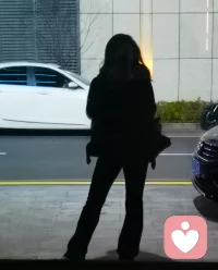 正是因为生命的降临是如此艰难，
才值得我们年复一年的庆祝，
照顾好你那爱笑的眼睛～配图