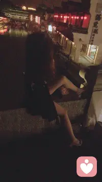 人生不过三万天，别总把自己困在过去的遗憾和未来的焦虑里。好好活在当下，多去感受阳光、草木和山川湖海，让自然的能量滋养自己。适时清空脑袋，不瞎想，不多想，专注当下。所谓水到绝境是飞瀑，人到绝境是重生。愿你脱此枷锁，还自己一个自由身。配图