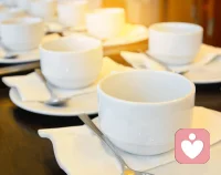 不用假装坚强，不用事事懂事。
在这里，你可以放心表达真实的自己。
我会带着耐心与温柔，陪你度过难熬的时刻。