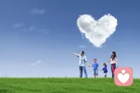 真正好的亲子关系，从来不是亲密无间，而是亲而有度。
母子有界，父女有尺，守住身体与情感的底线，
不错位、不越界、不沉溺，才是对彼此最温柔的保护。
边界不是疏远，是让爱干净、长久、安心。配图