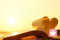 醒来即是新生，放下昨日疲惫，带着微笑迎接今天。愿三餐温暖，万事顺心，早安。配图