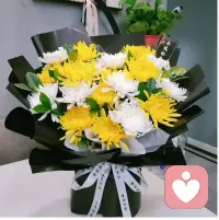 蓼蓼者莪，匪莪伊蒿。哀哀父母，生我劬劳。
蓼蓼者莪，匪莪伊蔚。哀哀父母，生我劳瘁。
无父何怙？无母何恃？出则衔恤，入则靡至。
父兮生我，母兮鞠我。抚我畜我，长我育我。
欲报之德，昊天罔极！配图