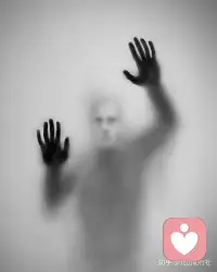 一位殡仪馆工作人员说:
“每天接触死亡久了，我只想告诉你们，普通人不要研究什么人生意义，我们这些普通人的人生没有意义。你呀，就跟着别人一起瞎活就行了。你就把属于你这3万天尽可能的舒舒服服的，快快乐乐的活完就好了。像我们这些来凑数的普通人根本不容易引起阎王爷的注意，你就悄无声息的随大流活着就行了，不留神你就长命百岁了。”配图