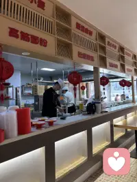 别人欺负你了，你要想的不是他为什么这么对我，而是要去想到底我的什么行为让他敢这么对我，他为什么这么对我是弱者思维，你只有把自己放在很弱的位置上，你才会问出这样的问题，为什么敢这么对我才是强者思维去修复自己的边界，去保护自己，才是你真正要做的事情被人欺负了！配图