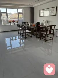 最有力量的一句话叫允许一切发生。它来自海灵格的一首诗，叫《我允许》就是你要允许自己走错路，你要允许自己看错人，你要允许你爱的人不爱你，你要允许你的工作为难你，你要允许你付出了很多之后并没有结果，你要允许今天开心，也要允许今天不开心，允许一切的发生接纳一切的发生你就会无敌了。配图