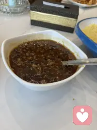 又有客人远道而来，中午款待，来辽西农家院，特别有本地特色的美食呢，客人连说好。配图