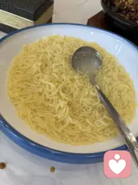 又有客人远道而来，中午款待，来辽西农家院，特别有本地特色的美食呢，客人连说好。配图
