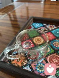 早上老公做饭，我负责清理，一切都有绪之后，看着整洁的屋子，心多了几分舒适感，然后为自己泡一杯茶，读一本书，那感觉特别棒，自在、平静、松弛，被这样的感觉包围着，生活如此简单又美好，此生足矣！