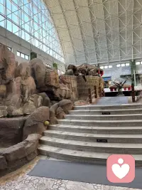 约几个好友，在伏天里泡泡温泉，果然是不错的选择，泡温泉二个字舒服，三个学真舒服。配图