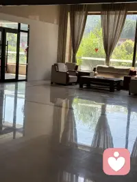 约几个好友，在伏天里泡泡温泉，果然是不错的选择，泡温泉二个字舒服，三个学真舒服。配图