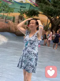 在温泉城里不但可以泡温泉而且可以感受造浪的冲击感！配图