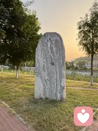 闲暇时间里在温泉附近散步走走，资源好丰富，可惜利用得不够好，若大的停车场早已杂草丛生，温泉城现可使用的地方仅占一半，那些一稀可见的部分仍然显示曾经的辉煌，很期待更加的完善，必定这里的汤是无以伦比的好呀！