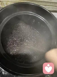 花了一个下午陪孩子去采野桑葚，熬成酱，让大自然馈赠的甜蜜治愈五月份的每一天～