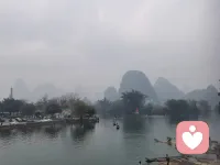 当我们痛苦的时候，一定学会求助，这个人可以是你的兄弟姐妹，闺蜜，同事或者是陌生人，任何一件事情都有2种以上的解决办法，当我们没办法解决时，在别人那可能有更好的解决办法。配图