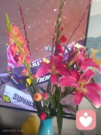 因为太过热情，所以总觉得别人对你都太冷漠;因为太爱一个人，所以别人一个疏忽都觉得是不爱你的表现，所以，别把大部分精力放在别人身上，应该关注当下的自己，这样我们才会减少很多矫情的情绪。