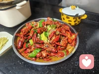 幸福藏在哪里？有人说藏在精心打扮后的愉悦欢喜中，也有人说藏在品味美食的味蕾中，更有人说住在花园一般的别墅中，还有人说体现人生价值的品行中;要我说啊，归根到底就是落实到衣食住行的种种细节中：学会满足眼前，珍惜当下！配图