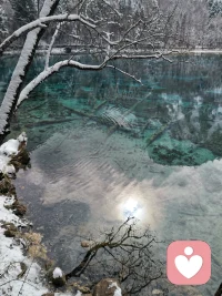 心理异常和心理障碍是有区别的——‌心理异常是广义概念，指偏离常态的心理状态，如暂时性失眠，心情低落或亢奋等;而心理障碍是临床诊断术语，特指达到疾病诊断标准、影响社会功能的心理问题‌，如抑郁、焦虑、精神分裂等。心理异常可能包括暂时性情绪波动，而心理障碍通常需要专业干预。