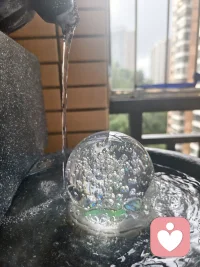 今天分享——某人不如你所愿爱你，并不意味着你不被他人所爱。配图
