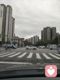 嗨，别来无恙。我是你的专属倾听者。生活很累吧？没关系，卸下防备，把所有的情绪都交给我。我会认真听你说，给你最踏实的陪伴。配图