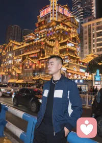 生活有失去也有馈赠，别因为一时的难，就否定所有的好。保持热爱，奔赴山海，往后余生，皆是温柔。