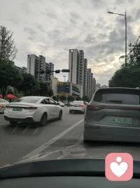 今天的阳光明媚的天气，一直在等着你来，温柔陪伴，真诚倾听你的情绪接单接单接单，配图