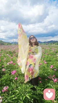 无论你经历了什么，请永远都不要和别人一起欺负你自己，新的一天，让我们拥抱自己，说一声亲爱的你值得拥有一切美好，然后向着太阳尽情奔跑吧配图