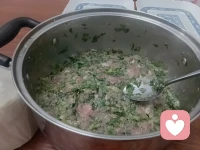 包好了✌️
这次是芹菜肉馅的🥟
​Baby喜欢吃
​我喜欢香菇青菜馅的
​你喜欢什么馅的呢？