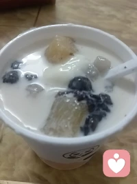 境随心转——不被外界环境影响，一直以来习惯守住内心的平静；
心随境转——只要不被环境带偏，完全可以主动靠近好环境，滋养自己。

靠近能量高的人、吃点美食、听听音乐、布置舒适的房间～

木薯桃胶炖奶，好吃～