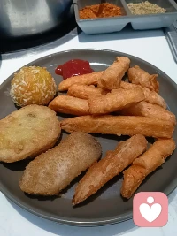 Baby月考总分年级第一，她终于开心了，那几天焦虑的呀。
陪她吃烤肉火锅～配图