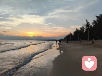 海南～三亚～ 2026.2.27
椰梦长廊🌊  ➡️ 鲜芒夜市 
遇见一个摄影师太热情了 给baby拍了很多美美照片～配图