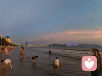 海南～三亚～ 2026.2.27
椰梦长廊🌊  ➡️ 鲜芒夜市 
遇见一个摄影师太热情了 给baby拍了很多美美照片～配图