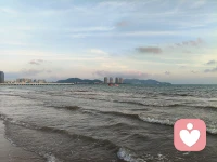 海南～三亚～ 2026.2.27
椰梦长廊🌊  ➡️ 鲜芒夜市 
遇见一个摄影师太热情了 给baby拍了很多美美照片～配图