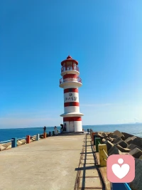 5.30 早上亚龙湾玩水→ 太阳湾公路（很美 拍照拍视频） → 仙女潭 （听劝不下去）→ 日月湾 → 神州半岛（玩摩托艇，傍晚拍的照片美到令我感动:蓝绿色的裙子，日落和浪花很美丽。被女儿夸了，哈哈解锁了拍照技能。）有人在沙滩放烟花🎆 → 民宿

5.31 海口国际免税城 → 8号登船口。6.1 回到家。

总结：
就像我去旅游之前一直在听的那两首歌一样：《爱上幼儿园》、《活在此刻》。体验到了一路繁花似锦、好时光、好心情，勇敢去快乐。（许个愿望:希望有人唱这两首歌给我听）