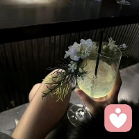 万物皆不完美，人生总有缺憾。喜欢就争取，得到就珍惜，失去就忘记。别给情绪加滤镜，健康快乐即顶配。敬岁月，敬自由，敬千万次缝补生活的自己。配图