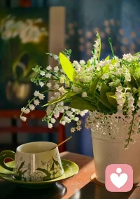 好的关系，是滋养而非消耗；
真的情意，是给予而非索取。
不必在冷漠里内耗自己，
不必在敷衍中勉强真心。
情绪价值从不是随口的讨好，
而是有人懂你的疲惫，护你的脆弱，
让你在这段关系里，
慢慢自愈，慢慢发光。