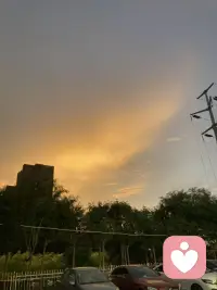 在时间的大钟上，只有两个字——现在。配图