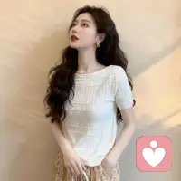 ●   我爱我目光所及的一切，也爱我目光不及的远方。”配图