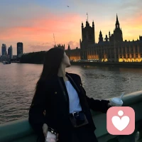 最近看到一句话引发共鸣：“未完成的课题上帝会让它重复出现，直到你给出新的答案为止。”你是否也在纠结人生的某些课题呢？婚姻、爱情、职场、生活挫折、女性成长，我都在倾听，因为那些黑暗的日子我都经历过，不能说完全一样，但你的所有小情绪我都能体会并接住，如果觉得累了就让心灵歇会儿，跟我说说心里话，我一直都在。🌹配图