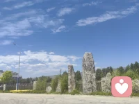 每个人天生都有依靠自身感受判断事物的机体评价过程，也始终渴望无条件的积极关注。