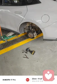 准备去福建发现车胎坏了。换胎来了。太难了。去福建的高速费都没有凑齐。这日子过得配图