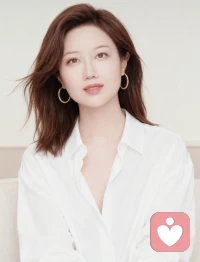 在快节奏的生活里，我们总是习惯扮演坚强的角色。学着藏起委屈，压下焦虑，把“我没事”挂在嘴边，可那些深夜里的辗转难眠、无人时的莫名低落、面对压力时的手足无措，都在悄悄提醒我们：你不必一直硬撑。
        情绪从不是负担，而是内心最真实的声音。迷茫、焦虑、难过、疲惫，这些看似负面的感受，不是脆弱，而是你在认真生活、认真感受世界。很多时候，我们缺的不是解决问题的能力，而是一个可以放心倾诉、被全然理解的空间，一个愿意耐心倾听、温柔回应的陪伴者。
       心悦，始终站在你身边，做你情绪的避风港和心灵的栖息地。我们深知，每一个前来倾诉的人，都带着不为人知的心事与期待。在这里，没有评判，没有说教，没有敷衍，只有专业的倾听与真诚的接纳，让你可以卸下所有伪装，放心说出心底的话。
        无论是亲密关系中的困惑、工作学习里的压力、自我成长中的迷茫，还是难以排解的负面情绪，你都不必独自面对。我们用心倾听每一份倾诉，用专业守护每一份信任，陪你梳理情绪、看清内心，帮你慢慢走出阴霾，找回内心的平静与力量。
        真正的治愈，从来不是强行快乐，而是被看见、被理解、被接纳。允许自己难过，允许自己暂时停下，允许自己需要陪伴，这从来都不是软弱，而是善待自己的开始。
        生活难免有风雨，情绪难免有起伏，但你永远不是孤身一人。心悦愿以温暖为灯，以专业为翼，陪你走过情绪的低谷，穿越内心的迷雾。在这里，你可以尽情做真实的自己，每一份心事都有回应，每一份脆弱都能被妥善安放。
        往后的日子，愿你不再独自硬扛，学会与情绪和解，与自己温柔相处。心悦，一直都在，用心倾听，用爱治愈，守护你的每一段心灵旅程，陪你慢慢变好，向阳而行。配图