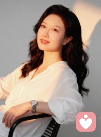 姐妹们女神节快乐！

- 婚姻不是忍出来的，是筛选出来的。
​
- 女人最大的底气：不是婚姻，是你自己。
​
- 不要为了孩子，委屈自己一辈子。配图