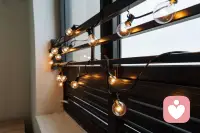 你好呀～我是一个愿意安静倾听你心事的陌生人。
🌿 这里是一个没有评判、没有压力的空间，
你可以放心分享那些藏在心底的情绪：
无论是生活的烦恼、感情的困惑，
还是那些说不出口的小秘密，
我都会在这里，默默陪伴你。

🌈 我相信，
每一份情绪都值得被倾听，
每一个故事都值得被温柔对待。
我不是心理专家，
但我愿意用真诚和耐心，
陪你度过那些难熬的时刻。

💬我会用心回应，
做你最安全的树洞。

🌙 如果你需要一个倾听者
等你来聊聊～配图