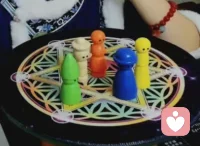 男心理咨询师不要和想找自己做个案的女案主谈恋爱，否则你的职业生涯可能会被断送，她在你那得到的陪伴一旦不够，她就会感觉你是骗子，你是压力，她是失望，你会在她脆弱的心上制造更大的“伤”!
我也提醒脆弱的女性尽量找有职业操守的男心理咨询师或避开男咨询师，男心理咨询师也注意别做屎壳郎!
这是昨天我做个案遇到的真实的事，引以为戒!配图