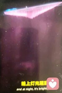 原本是孩子们艰险的上学路，如今变成了世界风景打卡地，尽然还有一个结婚登记处，应该是是运用了吊桥效应。
利弊一念之间，本来就同时存在。配图