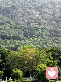 允许自己偶尔停泊，像一朵云那样，静静飘浮，慢慢愈合。
