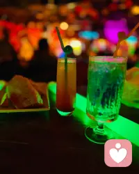 人心都是慢慢打开的，建立在足够多的陪伴和信任上，但人心也是一瞬间关闭的，有过任何一次失望，就再也不会如开始那样无条件信任了。